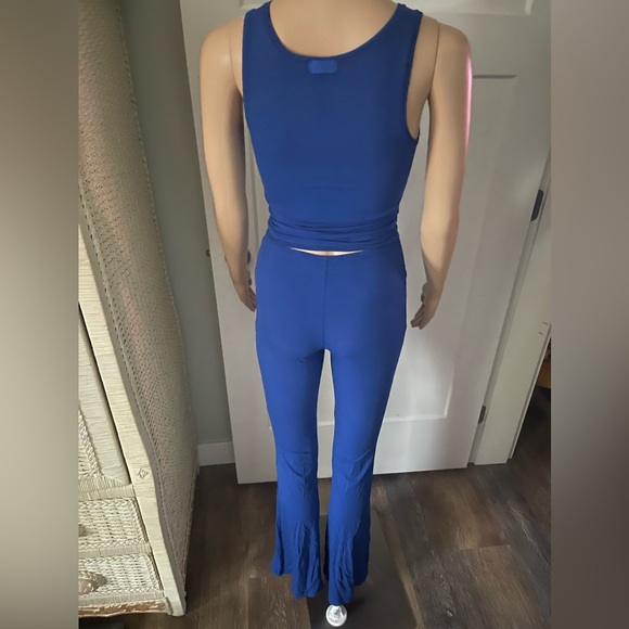 Skims Ribbed Lounge Set - Picture 8 of 9